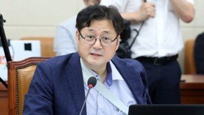 홍익표 “안중근 비유 수정했으니 이제그만…언론이 문제”