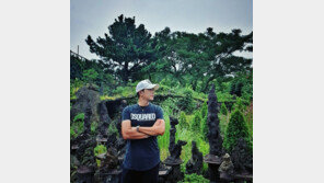 류시원, 재혼후 근황 공개…모자도 못가린 ‘살인 미소’