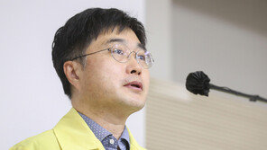 정부 “수도권 확진자 크게 안 줄어…감염불명·집단감염 지속”