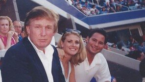 “트럼프가 강제로 혀넣고 엉덩이 더듬어” 전직 모델 폭로