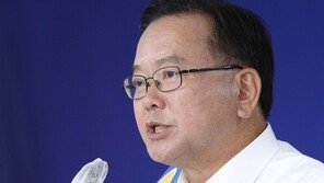 與 국민통합특위 위원장 김부겸…이낙연, 22개 특위 위원장 임명