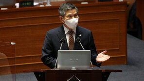 떠나는 정경두 “文정부 한반도 평화 프로세스 뒷받침하라”