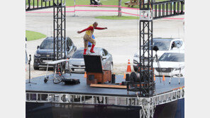 차 안에서 보는 ‘아슬아슬 서커스’