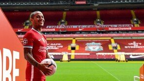 리버풀, 티아고와 4년 계약 발표…등번호 6번