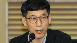 진중권 “김홍걸 제명? 추미애·윤미향 민심 잠재우는 희생양”