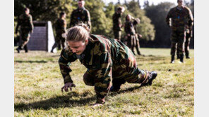 “특혜없다” 진흙탕 포복하는 벨기에 공주