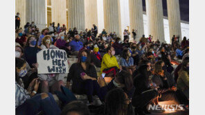 “긴즈버그 뜻 이루는 데 쓰라”…美민주당에 1000억원 후원금