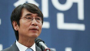 ‘정치비평 은퇴’ 유시민 ‘알릴레오 시즌3’ 추석 이후 복귀…이번엔 책 비평