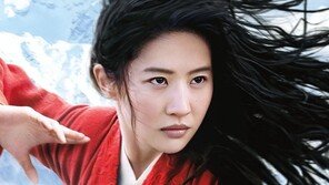 ‘뮬란’ 논란 여파? 한달 전 개봉한 ‘테넷’에 이틀 연속 뒤쳐진 2위