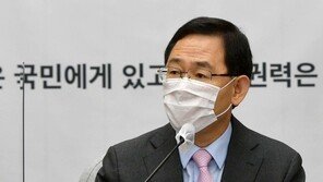 주호영 “통신비 2만원 고집 말라…文, 감히 ‘공정’ 입에 담아”