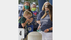 “美 코로나19 사망자 20만명↑…총 사망자 전망치는 감소”