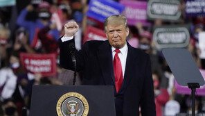 WP “트럼프, 임명 판사 수 자랑…사법부 장악 과시”