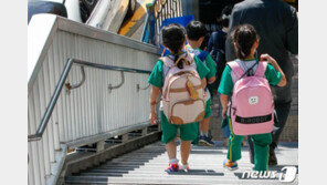 “반 친구들 다 만난 건 처음” 반갑지만…“꽉찬 교실 괜찮을까”