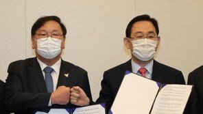 ‘갈등’만 키운 2만원 통신비 지원…“이젠 연령 갈라치기” 반발