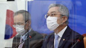 최강욱 ‘국회의원 3선 제한법’ 발의…“기득권 내려놓아야”