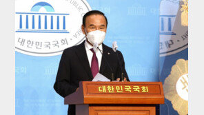 ‘피감기관 공사수주 의혹’ 박덕흠, 국민의힘 탈당 선언