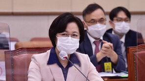 “장관님” 세 번 불러도 대답 안한 秋…野 “국회 무시가 점입가경”