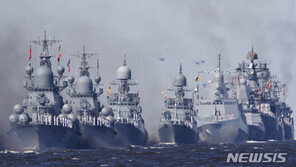 러시아 군함, 덴마크 해역서 스웨덴 냉동선과 충돌…“선체 구멍 뚫려”