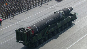 [단독]美 “평양서 ICBM 싣는 신형 이동식발사차량(TEL) 포착”