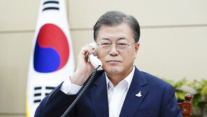 日언론 “文대통령-스가 총리 첫 전화 통화” 