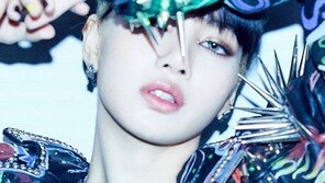 블랙핑크 리사, 무심한듯 나른한 눈빛…치명적 개인 티저