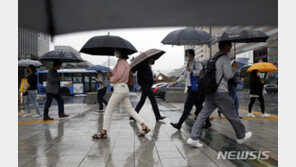[날씨]강원 영동, 강한 비 계속…26일까지 ‘최대 150㎜’ 내려