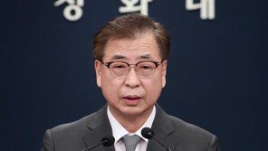 靑 “문대통령-김정은, 최근 친서 교환…관계복원 기대 담겨”