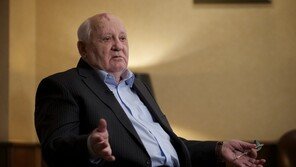 고르바초프 “코로나19로 미중 대립 악화…러시아 역할 필요”