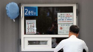 신규확진 61명, 나흘만에 다시 두자리…집단감염은 여전