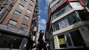 서울 중심 종로에도 상가 공실 속출, “권리금 포기하고 장사 접는 건 처음”