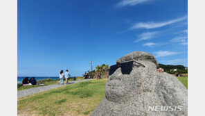 ‘추캉스’ 연휴 시작…제주, 관광지·공항 어딜가나 ‘북적’