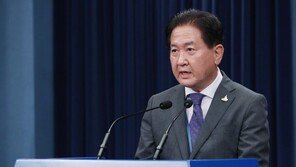 文대통령 "조속한 남북 공동조사, 군통신선 복구·재가동 요청"