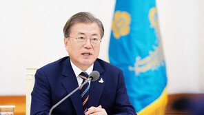 文대통령 “기독교가 국민 마음 모아준다면 코로나 극복”