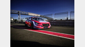 현대차, 고성능 레이싱카 ‘아반떼 N TCR’ 세계 최초 공개