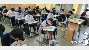 교육부 “12월3일 수능…‘플랜B’는 방역 강화해 시험보는 것”