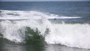 고성 해변서 모래놀이 하던 일가족 3명…파도에 휩쓸려 숨져