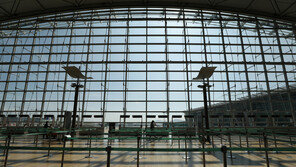 또 ‘드론’에 비행길 차질…인천공항 이착륙 46분 중단