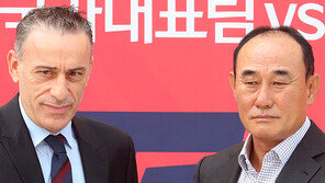 ‘울산선수 9명’ 벤투호냐… ‘공격수 6명’ 김학범호냐