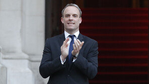 영국 외무장관, 한반도 DMZ 방문한다…총리 직무대행한 인사