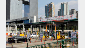 코로나 불안 속 귀성…“휴게소선 포장만, 자가용서도 마스크, 통화 대신 문자”