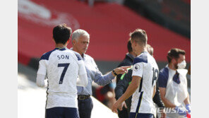 무리뉴 감독, 지옥일정 분통… “손흥민 첫 부상자일 뿐”