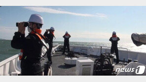‘피격 사망’ 공무원 시신 수색 9일째…부유물 2개 발견·인양