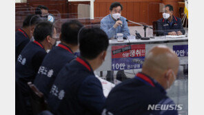 이낙연, 환경미화원 만나 “근무 여건과 처우 정상화돼야”