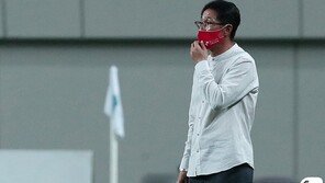 최하위로 떨어진 부산아이파크, 조덕제 감독 자진 사임