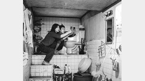 [TV속 영화관]두 가족이 만난뒤 사건이 꼬리를 물고 이어지는 ‘웃픈 이야기’