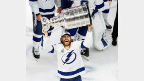 NHL 탬파베이 16년만에 정상