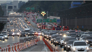 연휴 첫날, 고속도로 곳곳 정체…서울→부산 6시간50분