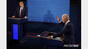 “닥쳐” “멍청해” “거짓말쟁이” “사회주의자”…美 대선토론 ‘막말 싸움’