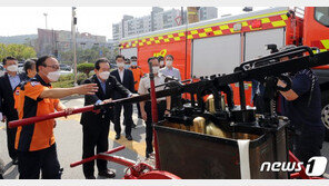 丁총리, 현장 경찰에 ‘무전 격려’…“방역현장 소임 다해 감사”