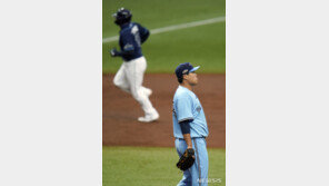 고개 숙인 류현진…1⅔이닝 7실점 3자책점 강판